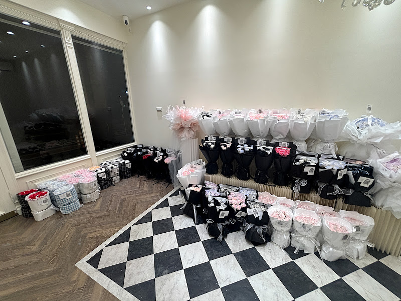 Jennifer Flower 店內花束展示牆