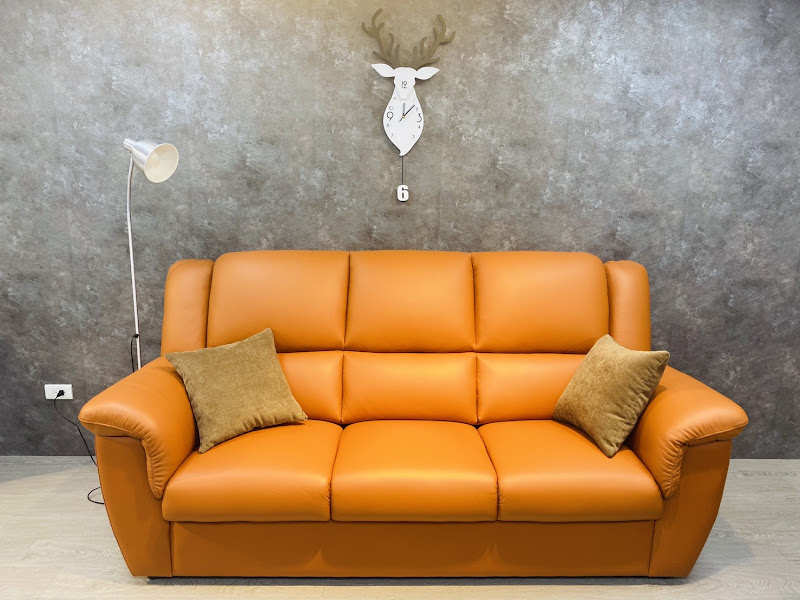 犀牛沙發工廠 - 橘色皮革沙發展示